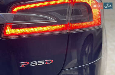 Лифтбек Tesla Model S 2015 в 