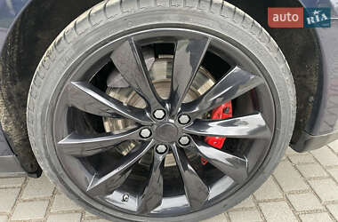 Лифтбек Tesla Model S 2015 в 