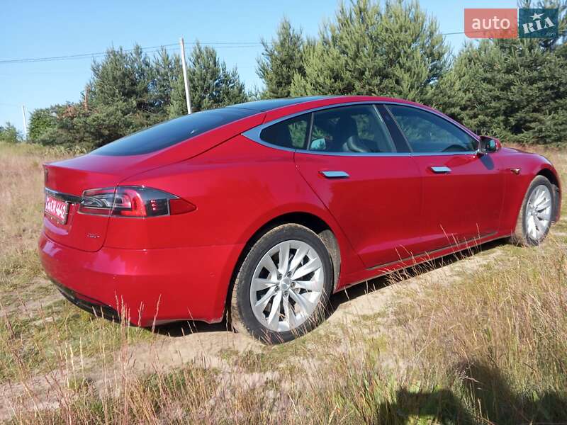 Лифтбек Tesla Model S 2016 в Новояворовске