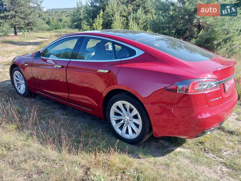 Лифтбек Tesla Model S 2016 в Новояворовске