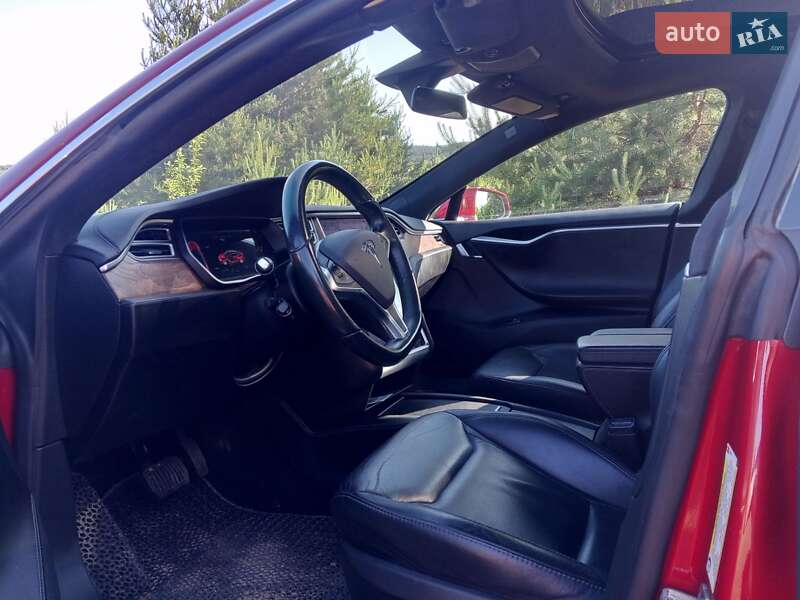 Лифтбек Tesla Model S 2016 в Новояворовске