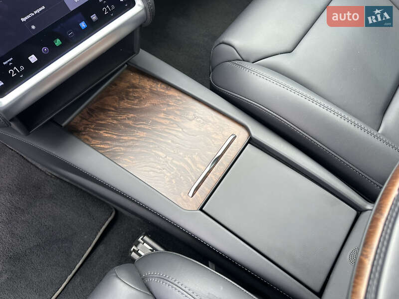 Ліфтбек Tesla Model S 2018 в Києві