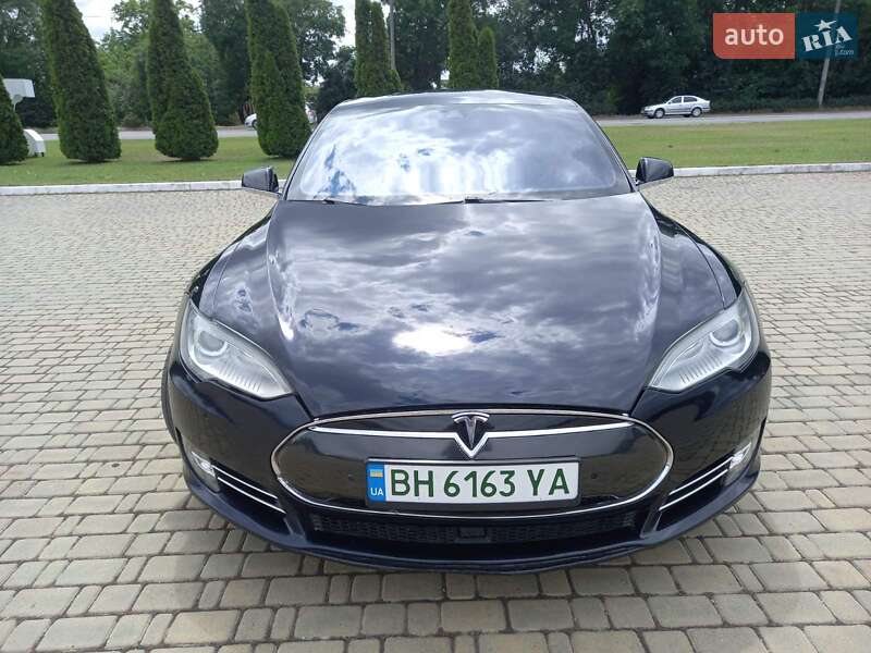 Лифтбек Tesla Model S 2014 в 