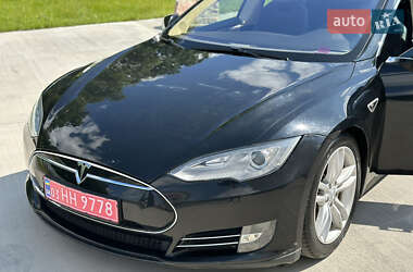Лифтбек Tesla Model S 2013 в 