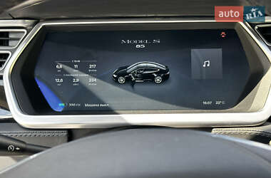 Лифтбек Tesla Model S 2013 в 