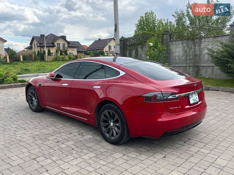 Лифтбек Tesla Model S 2017 в Ровно