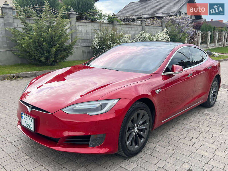 Лифтбек Tesla Model S 2017 в Ровно