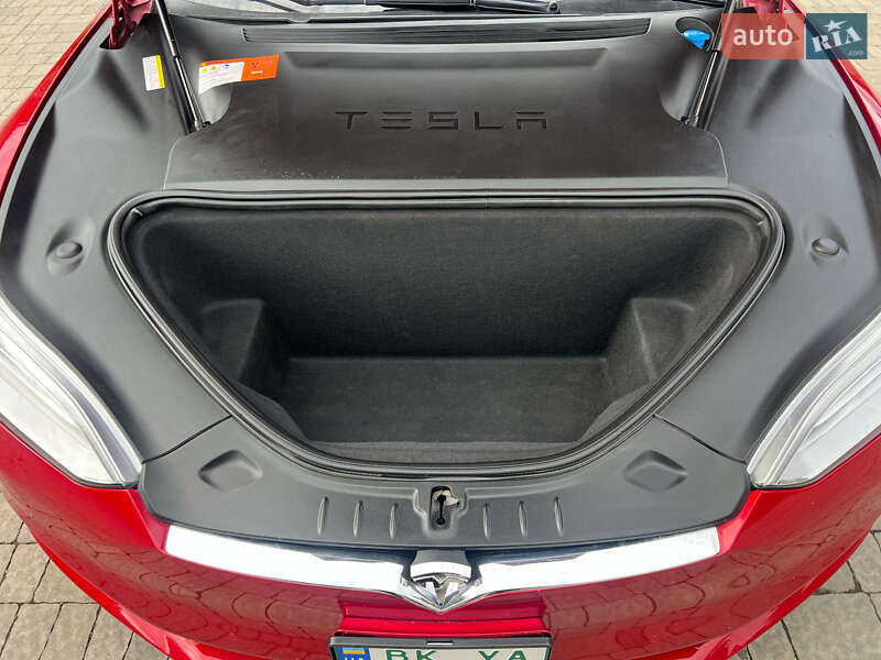Лифтбек Tesla Model S 2017 в Ровно