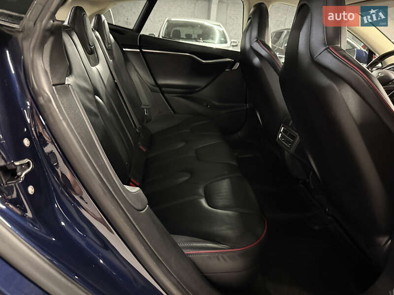 Ліфтбек Tesla Model S 2014 в Володимирі