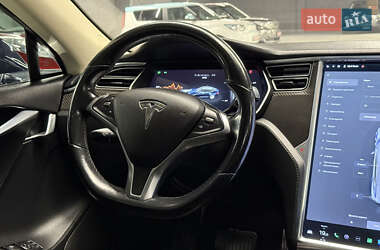 Лифтбек Tesla Model S 2014 в 
