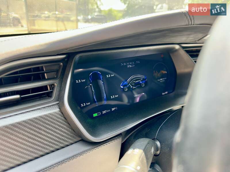 Лифтбек Tesla Model S 2018 в Черновцах
