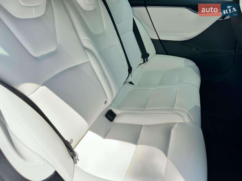 Лифтбек Tesla Model S 2018 в Черновцах