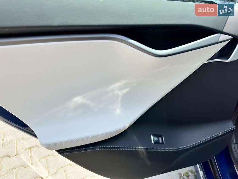 Лифтбек Tesla Model S 2018 в Черновцах