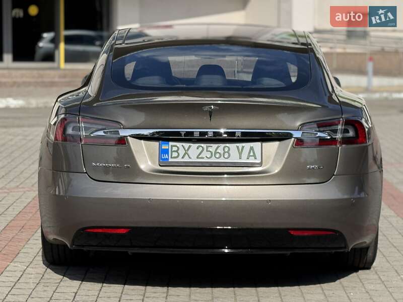 Лифтбек Tesla Model S 2016 в Днепре