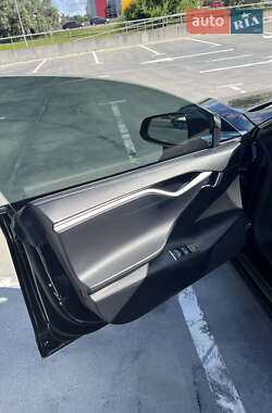 Лифтбек Tesla Model S 2013 в 