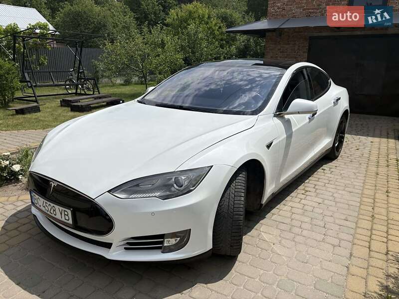 Ліфтбек Tesla Model S 2014 в 