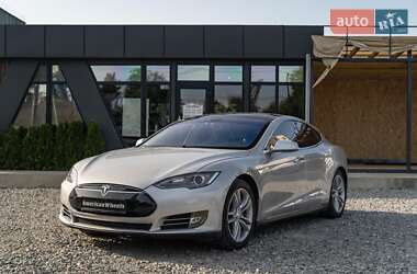Лифтбек Tesla Model S 2012 в 