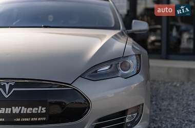 Лифтбек Tesla Model S 2012 в 