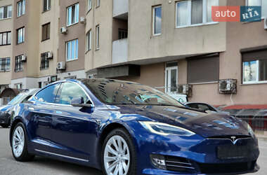 Лифтбек Tesla Model S 2018 в 