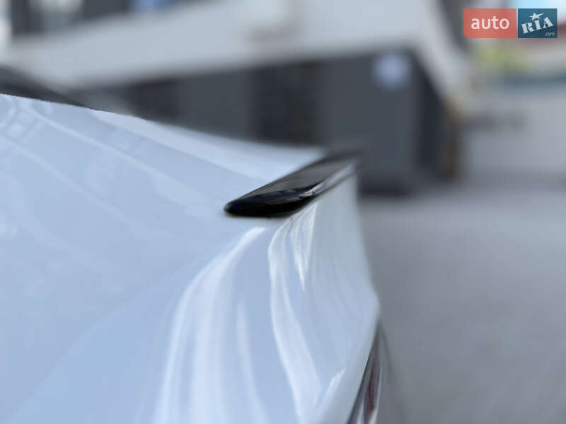 Лифтбек Tesla Model S 2019 в Киеве
