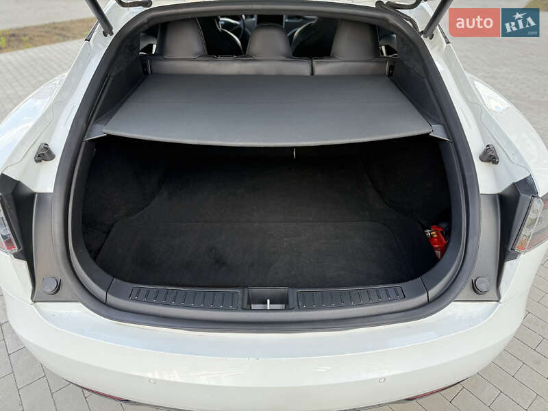 Лифтбек Tesla Model S 2019 в Киеве