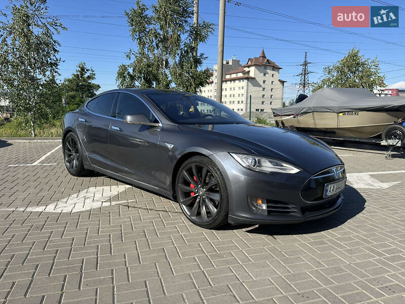 Tesla Model S 2014