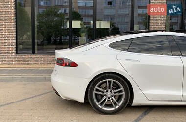 Лифтбек Tesla Model S 2016 в Ивано-Франковске