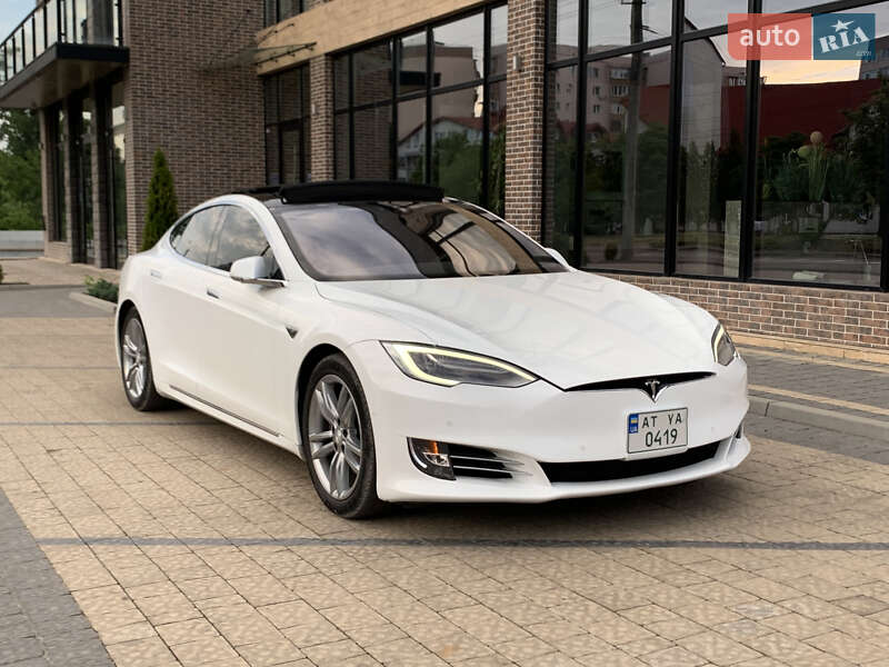 Ліфтбек Tesla Model S 2016 в 