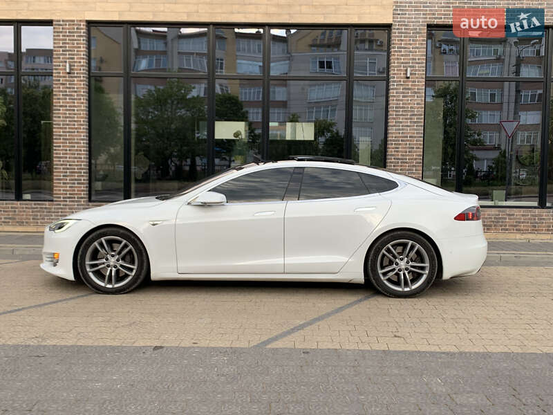 Лифтбек Tesla Model S 2016 в Ивано-Франковске