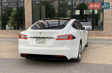 Лифтбек Tesla Model S 2016 в Ивано-Франковске