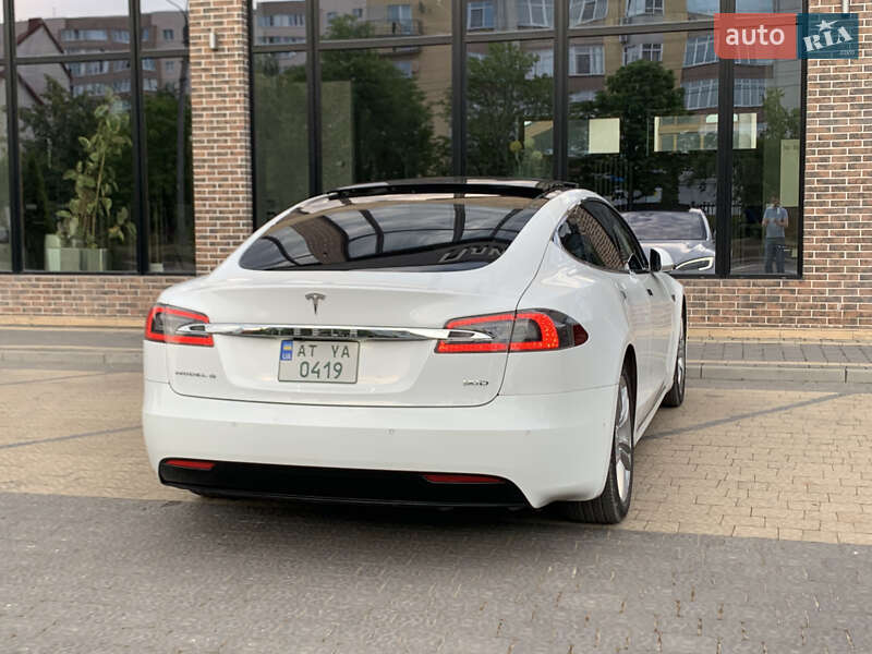 Лифтбек Tesla Model S 2016 в Ивано-Франковске