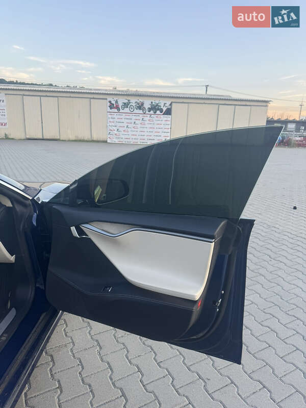 Лифтбек Tesla Model S 2018 в Черновцах