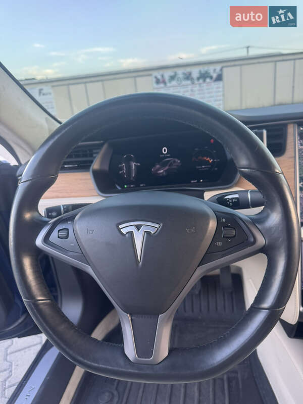 Лифтбек Tesla Model S 2018 в Черновцах