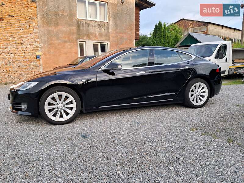 Лифтбек Tesla Model S 2018 в Радехове
