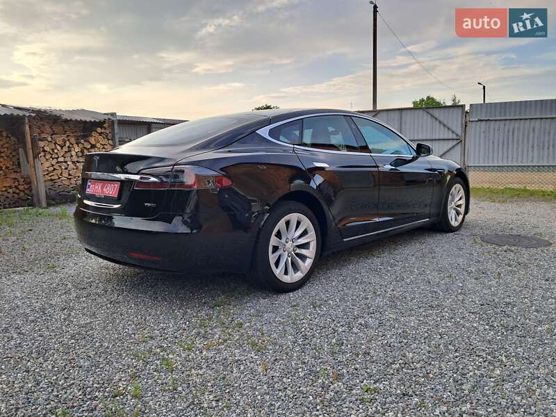 Лифтбек Tesla Model S 2018 в Радехове