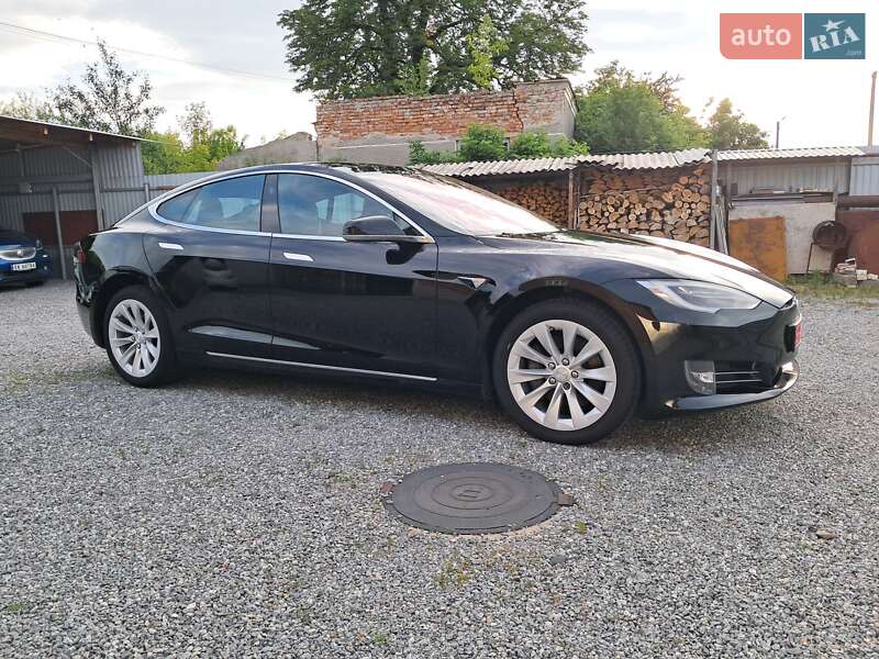 Лифтбек Tesla Model S 2018 в Радехове