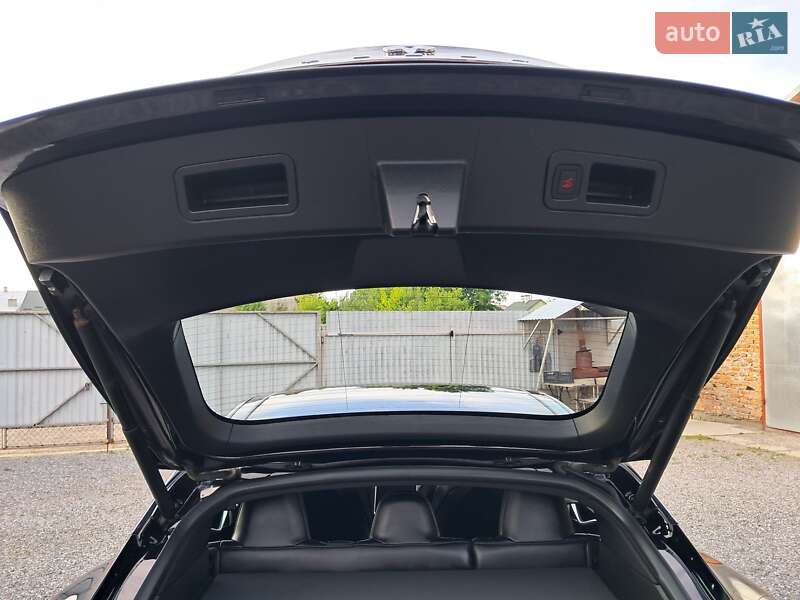 Лифтбек Tesla Model S 2018 в Радехове