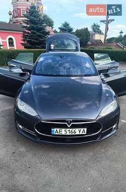 Ліфтбек Tesla Model S 2015 в 