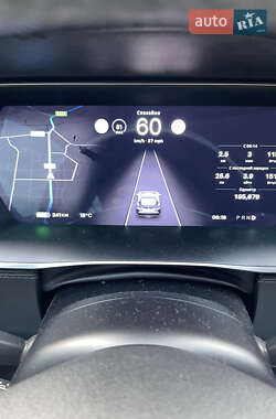 Лифтбек Tesla Model S 2015 в 