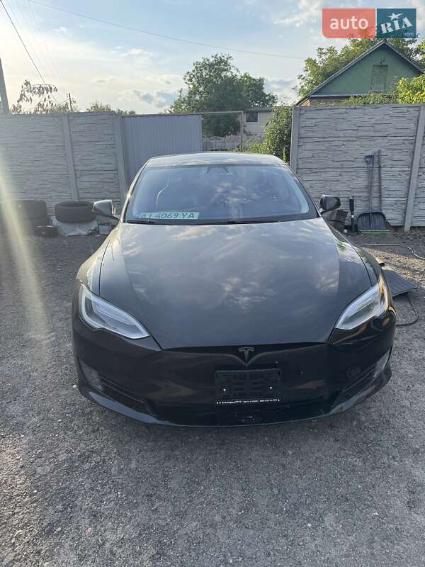 Ліфтбек Tesla Model S 2016 в Бучі