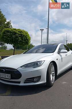 Лифтбек Tesla Model S 2015 в 