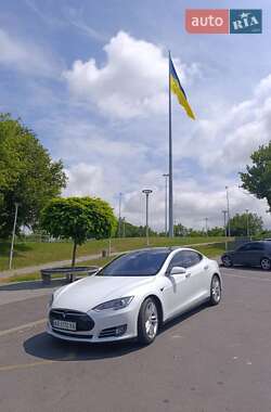 Ліфтбек Tesla Model S 2015 в Вінниці