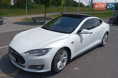 Лифтбек Tesla Model S 2015 в 