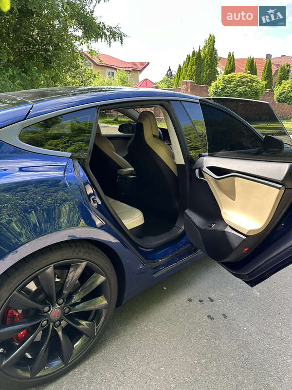 Ліфтбек Tesla Model S 2016 в Рівному фото 27 Ліфтбек Tesla Model S 2016 в Рівному