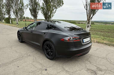 Лифтбек Tesla Model S 2015 в 