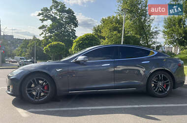 Лифтбек Tesla Model S 2015 в Виннице