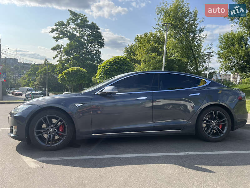 Ліфтбек Tesla Model S 2015 в Вінниці