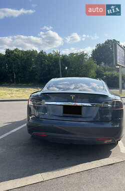 Лифтбек Tesla Model S 2015 в Виннице