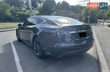 Лифтбек Tesla Model S 2015 в Виннице