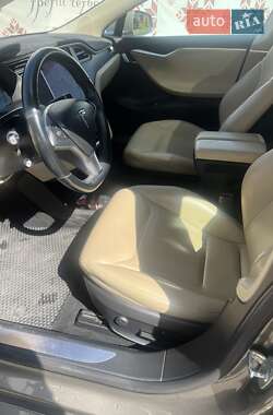 Лифтбек Tesla Model S 2015 в 